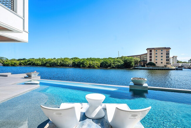 Building Photo - 2934 NE 8th Ave