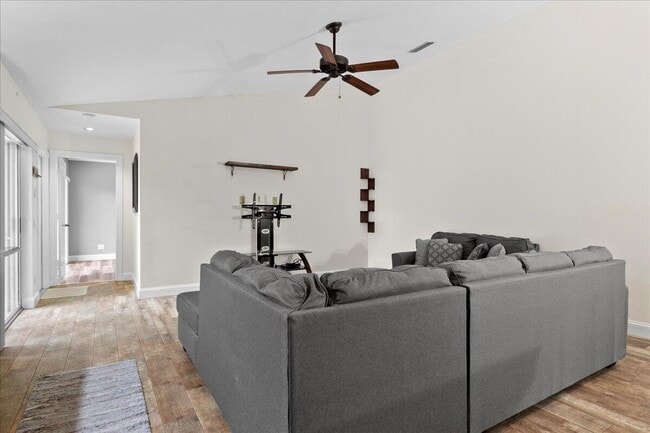 Building Photo - 403 Sun Terrace Ct