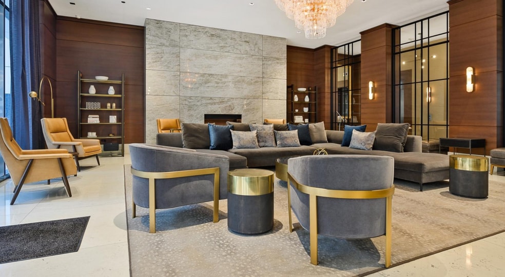 Building Photo - 912 N State St