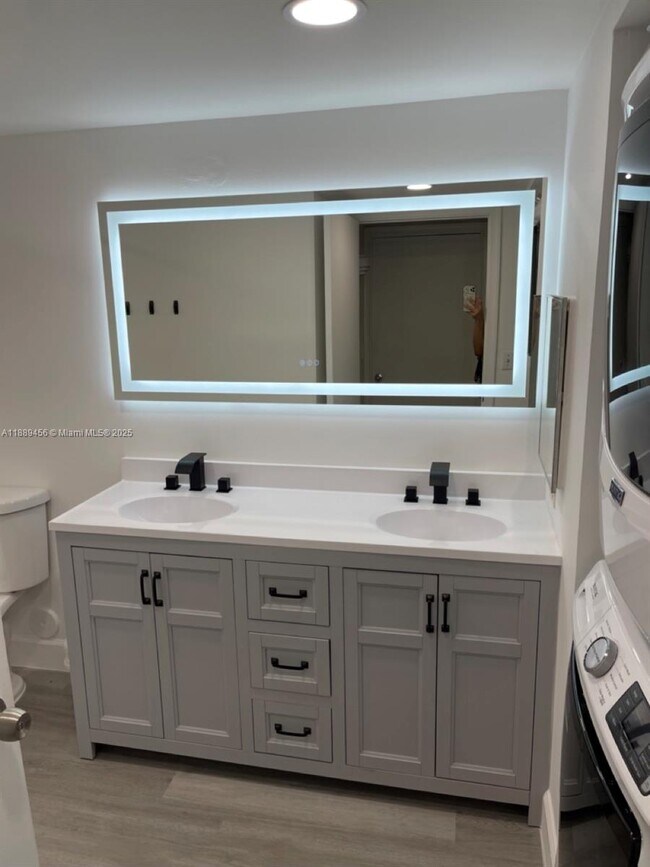 Building Photo - 4852 N State Rd 7