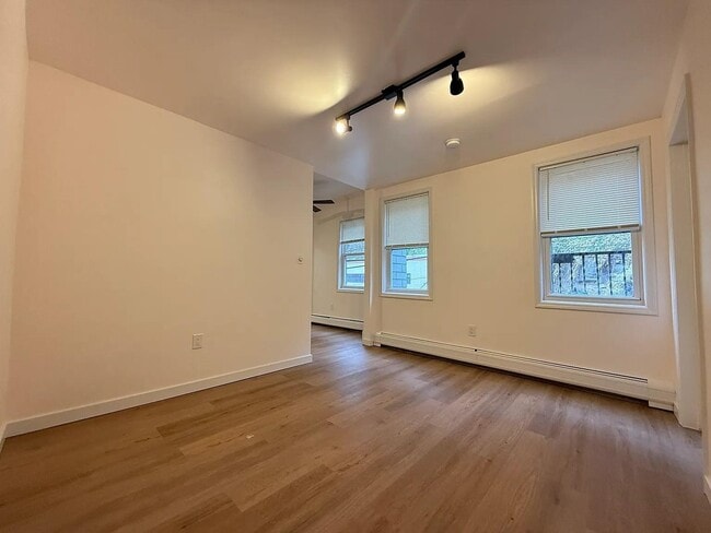 Building Photo - 1919 Willow Ave