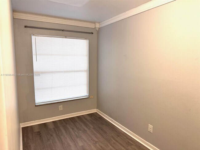 Building Photo - 6840 Pembroke Rd