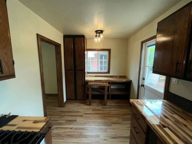 Building Photo - 567 Encinitas Ave