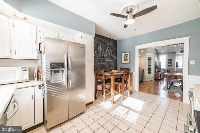 Building Photo - 657 Gerhard St