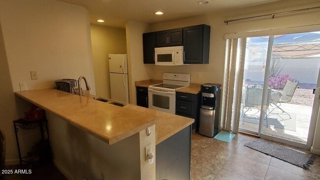 Building Photo - 14034 N Kendall Dr