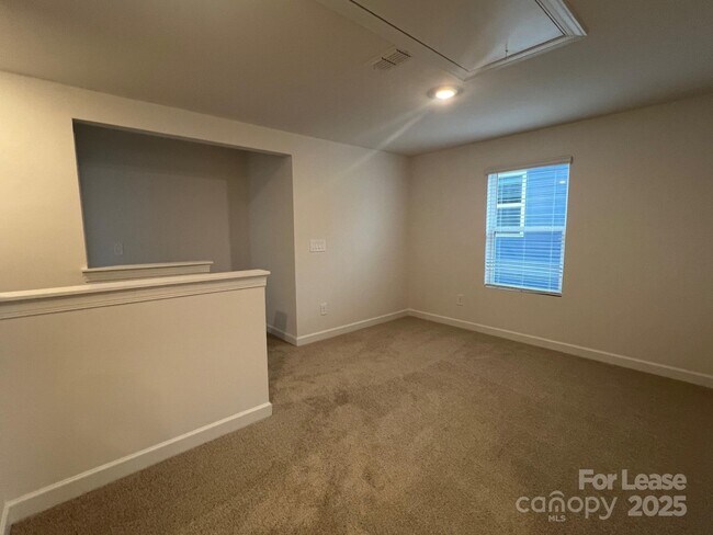 Building Photo - 1432 Wildflower St