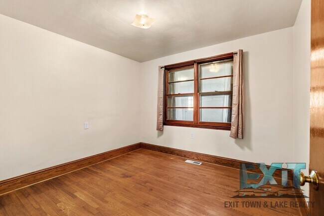Building Photo - Country Feel, Modern Updates – 3BR Home on Quiet Road Just Outside of South Hill