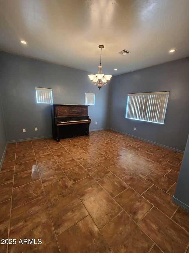 Building Photo - 1766 E Golf Course Rd