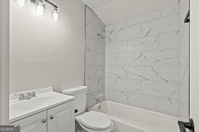 Building Photo - 3102 McKenzie Rd