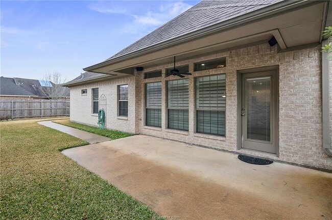 Building Photo - 200 Karten Ln