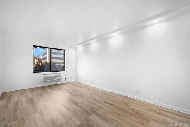 Building Photo - 141 Great Neck Rd