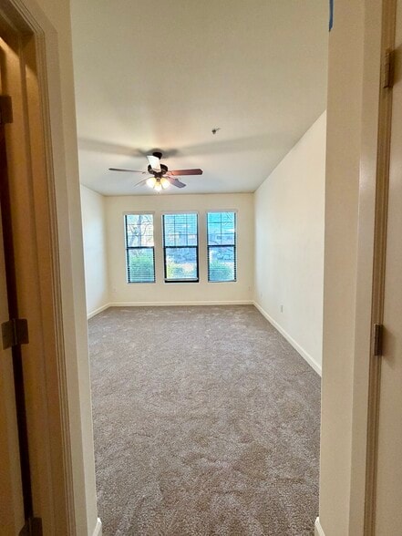 Building Photo - 7291 N Scottsdale Rd