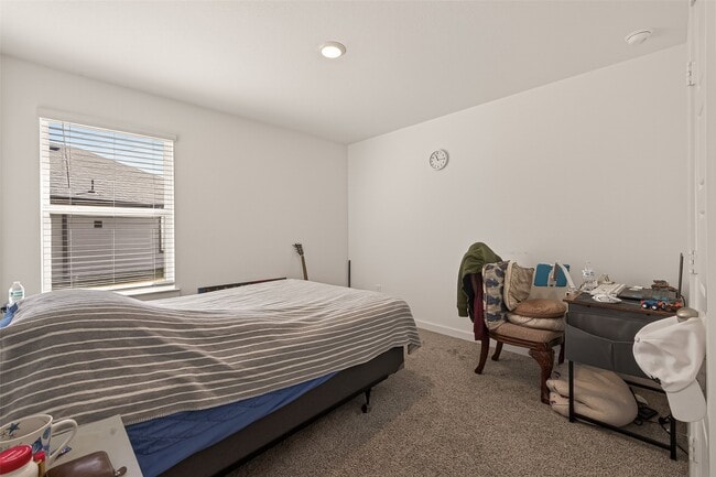 Building Photo - 1102 Rayburn Dr