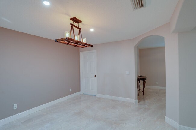 Building Photo - 633 Spring Oaks Blvd