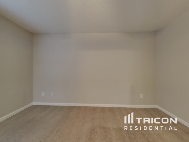 Building Photo - 372 River Trace Dr