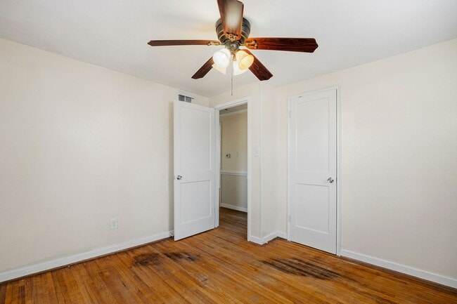 Building Photo - Charming 3 Bedroom Rancher in Lakeside