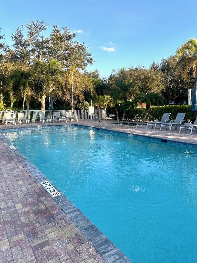 Building Photo - Seasonal 3-Bed First Floor Condo Rental in the Heart of Naples