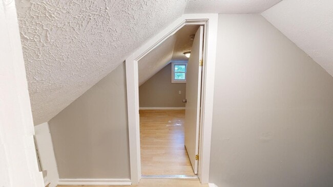 Building Photo - Clark/W.44 area: updated 3 bedroom/1 bath single family house.