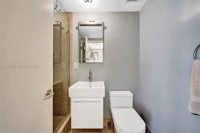 Building Photo - 20281 E Country Club Dr