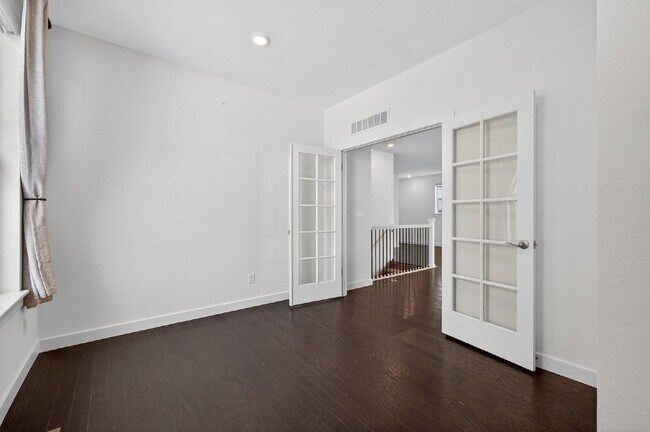 Building Photo - 6311 Stable View St