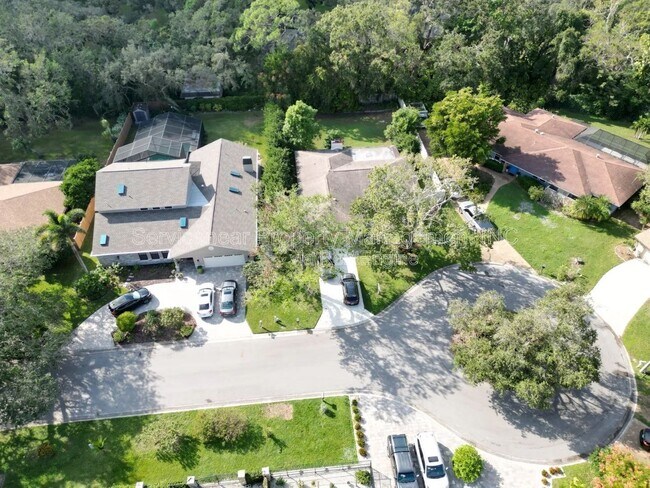 Building Photo - 423 Whispering Oaks Ct