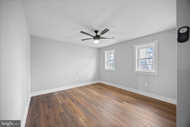 Building Photo - 1322 W King Rd