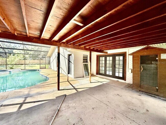 Building Photo - 15611 Walden Ave