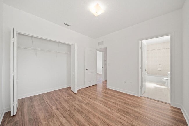 Building Photo - Cutler Bay Townhouse