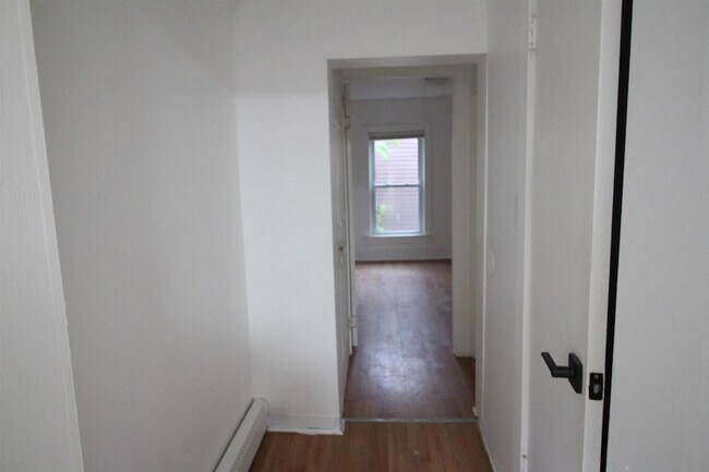 Building Photo - 11 Elm St