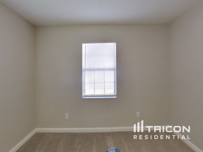 Building Photo - 1553 Kingfisher Blvd