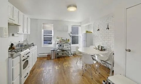 Building Photo - 122 2nd St
