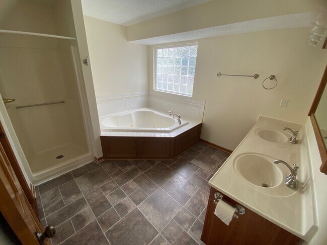 Building Photo - Gorgeous 3 Bedroom Home in South Columbia