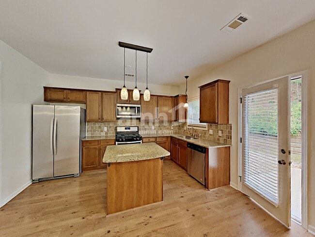 Building Photo - 125 Kingland St