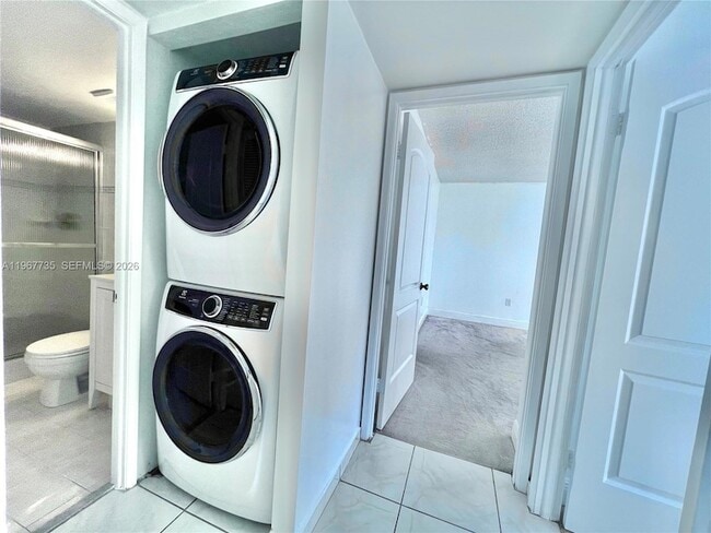 Building Photo - 600 NE 36th St