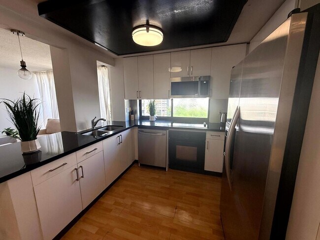 Building Photo - 16909 N Bay Rd