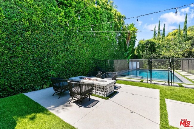 Building Photo - 5911 Beckford Ave