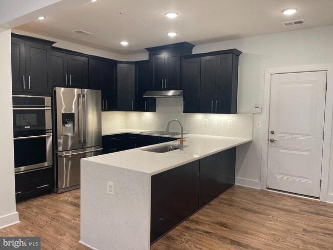 Building Photo - 44774 Tiverton Sq