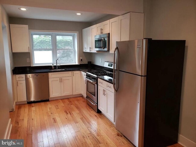 Building Photo - 2121 Oakford St