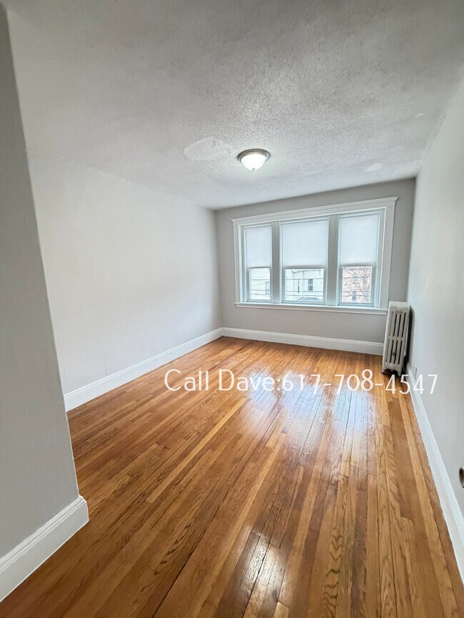 Building Photo - 47 Linden St