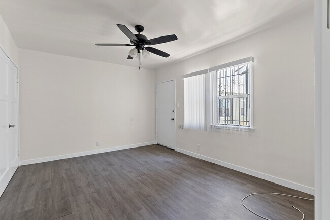 Building Photo - 3018 9th Ave