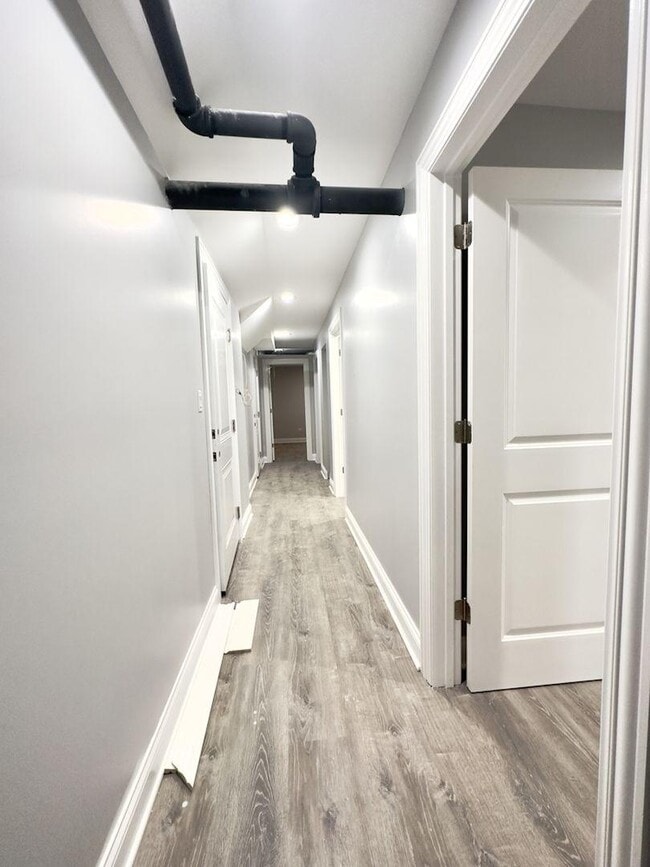 Building Photo - 4 bedroom in Chicago IL 60660