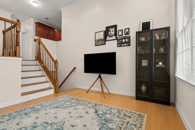Building Photo - 360 Oswego Ct