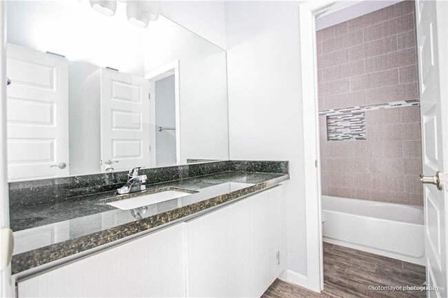 Building Photo - 14 Valeria St