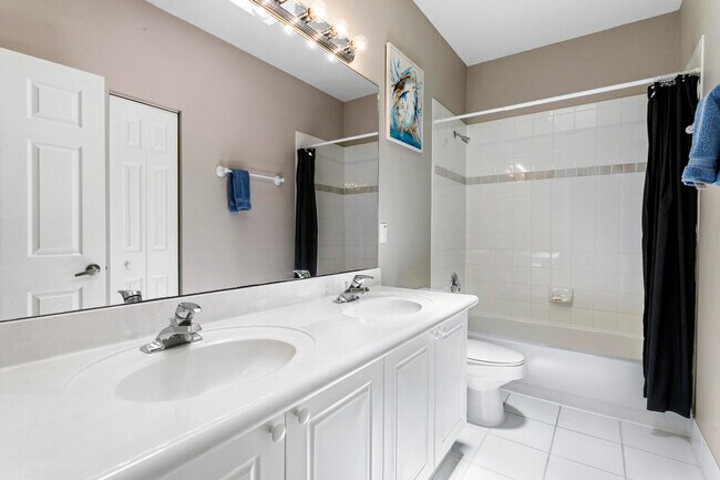 Building Photo - 6241 C Durham Dr