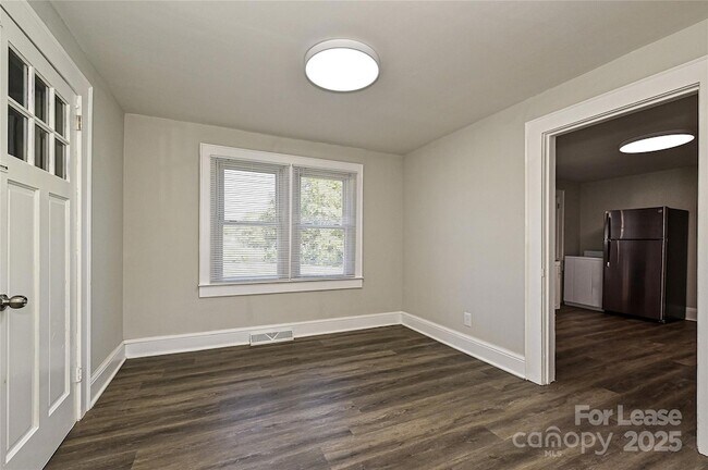 Building Photo - 411 Elizabeth Ave