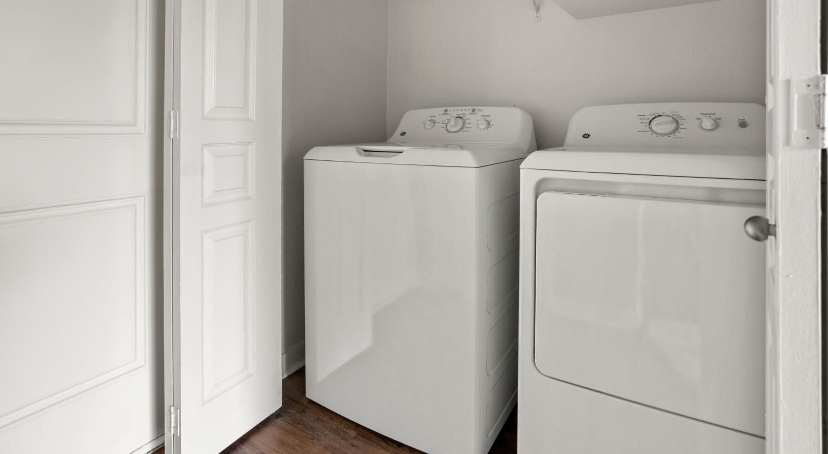 Building Photo - 7927 Forest Ln