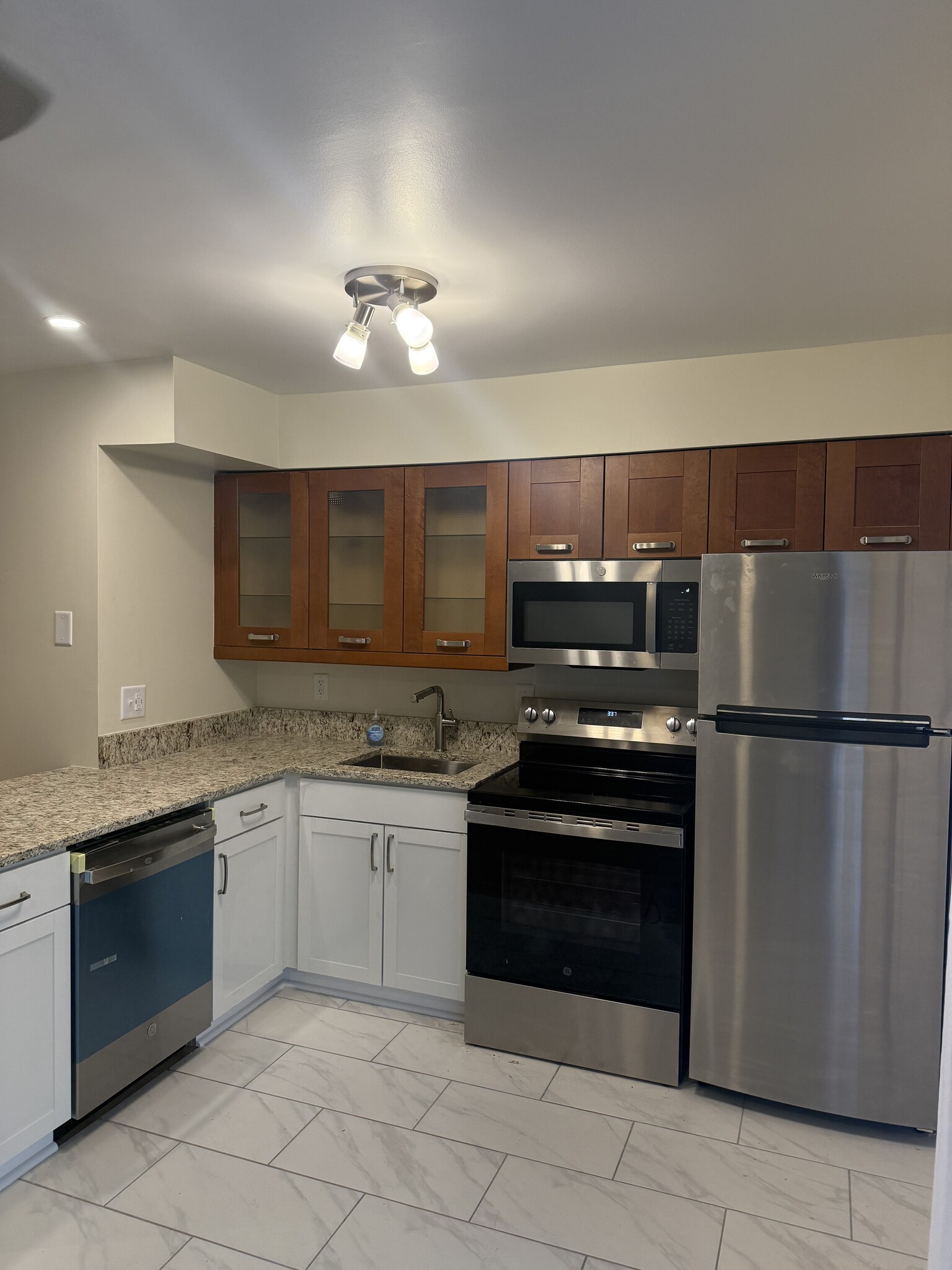 Building Photo - 104 Friar Ln