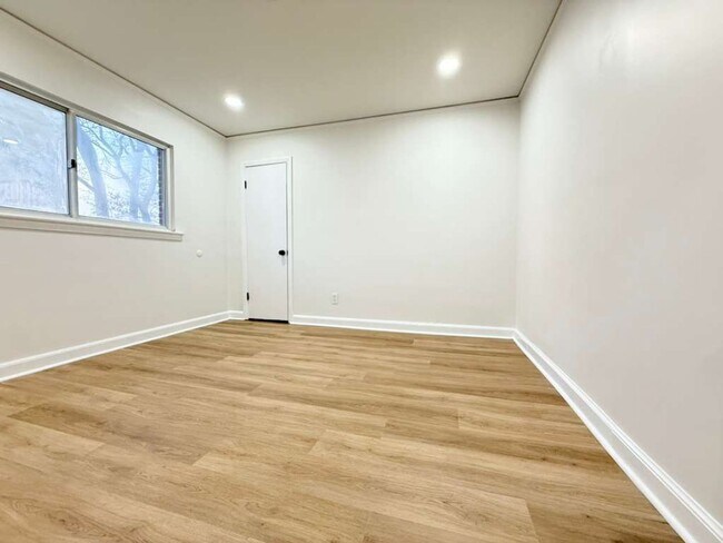 Building Photo - FOR RENT – FULLY REMODELED 4 BEDROOM | 2 BATH HOME!