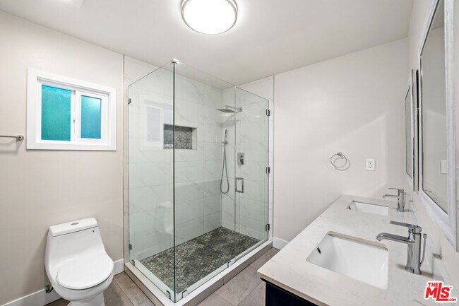 Building Photo - 22937 Dolorosa St