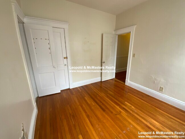 Building Photo - 159 Kelton St